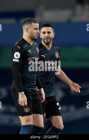 Liverpool, Regno Unito, 17 febbraio 2021. Nella foto, da sinistra a destra, Kyle Walker di Manchester City e Riyad Mahrez di Manchester City. Credit: Anthony Devlin/Alamy Live News Foto Stock