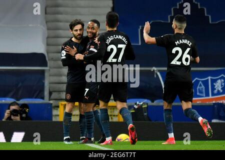 Liverpool, Regno Unito, 17 febbraio 2021. Nella foto da sinistra a destra, Bernardo Silva di Manchester City celebra il terzo gol del gioco con Raheem Sterling di Manchester City, Joao Cancelo di Manchester City e Riyad Mahrez di Manchester City. Credit: Anthony Devlin/Alamy Live News Foto Stock