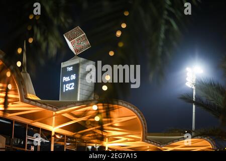 Paddock di notte durante il Gran Premio del Golfo Air Bahrain di Formula 1 2020, dal 27 al 29 novembre 2020 sul circuito Internazionale del Bahrain, a Sakhir, Bahrain - Foto Antonin Vincent / DPPI Foto Stock