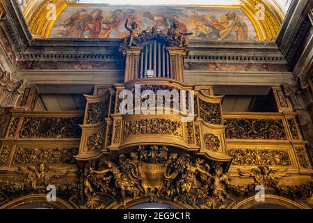 Organo a pipa a San Silvestro in chiesa capita, Basilica di San Silvestro il primo interno a Roma, Italia Foto Stock