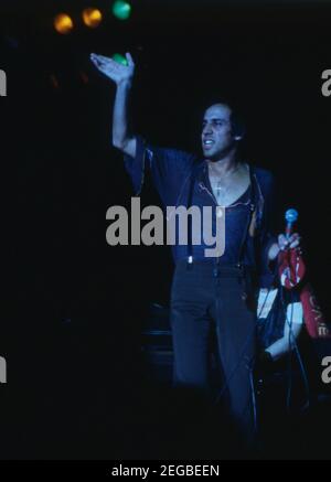 Adriano Celentano, italienischer Sänger und Schauspieler, bei eine ZDF TV-Auftritt, 1990. Adriano Celentano, cantante e attore italiano, ZDF TV performance, 1990. Foto Stock