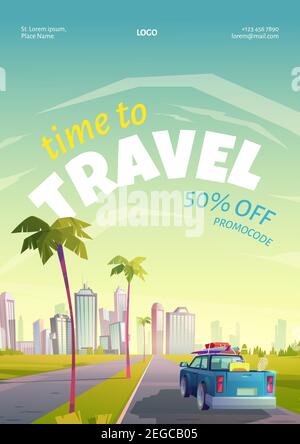 Buono viaggio con paesaggio estivo, città e auto con bagagli su strada. Vector Flyer con codice promozionale per le vacanze. Illustrazione cartoon della città tropicale con grattacieli e palme Illustrazione Vettoriale