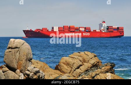 Hamburg Sud nave container vicino a Valparaiso, Cile Foto Stock