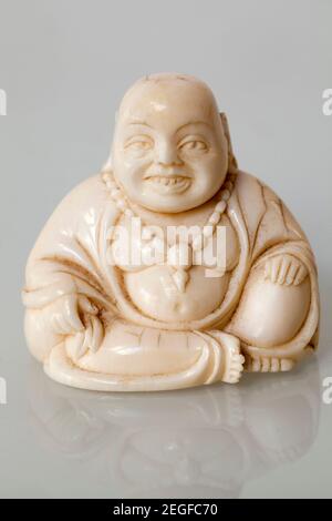 Antico Buddha d'Avorio Foto Stock