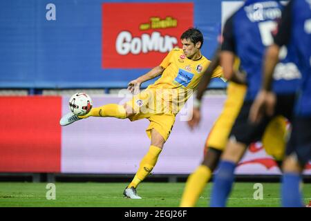 Sergio Suarez del Port FC visto in azione durante la partita della Thai League 2020 tra BG Pathum United e Port FC al Leo Stadium.(punteggio finale; BG Pathum United 2:1 Port FC) Foto Stock