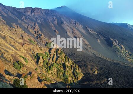 Ripido pendio della Valle del Bove e del Cratere Sud-Est dell'Etna, Sicilia Foto Stock