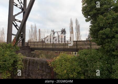 Landschaftspark Duisburg-Nord è un parco pubblico dove i visitatori possono esplorare un sito di carbone e ferro chiuso nel 1985. È stato trasformato Foto Stock