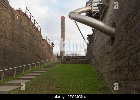 Landschaftspark Duisburg-Nord è un parco pubblico dove i visitatori possono esplorare un sito di carbone e ferro chiuso nel 1985. È stato trasformato Foto Stock