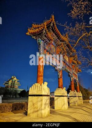 Pechino, Pechino, Cina. 19 Feb 2021. Pechino, CINA-una vista notturna della Torre al chiaro di luna in città, 16 febbraio 2021. Credit: SIPA Asia/ZUMA Wire/Alamy Live News Foto Stock