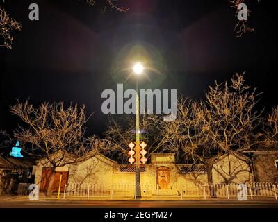 Pechino, Pechino, Cina. 19 Feb 2021. Pechino, CINA-una vista notturna della Torre al chiaro di luna in città, 16 febbraio 2021. Credit: SIPA Asia/ZUMA Wire/Alamy Live News Foto Stock