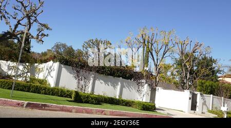 Los Angeles, California, USA 18 febbraio 2021 UNA visione generale dell'atmosfera di Singer Johnny Cash e personalità televisiva l'ex casa/casa di Johnny Carson a 4259 Hayvenhurst Avenue il 18 febbraio 2021 a Los Angeles, California, USA. Foto di Barry King/Alamy Stock foto Foto Stock