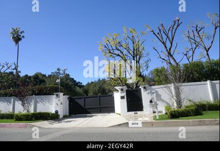 Los Angeles, California, USA 18 febbraio 2021 UNA visione generale dell'atmosfera di Singer Johnny Cash e personalità televisiva l'ex casa/casa di Johnny Carson a 4259 Hayvenhurst Avenue il 18 febbraio 2021 a Los Angeles, California, USA. Foto di Barry King/Alamy Stock foto Foto Stock