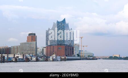 AMBURGO: Il teatro dell'opera Elbphilharmonie nel porto di Amburgo Foto Stock