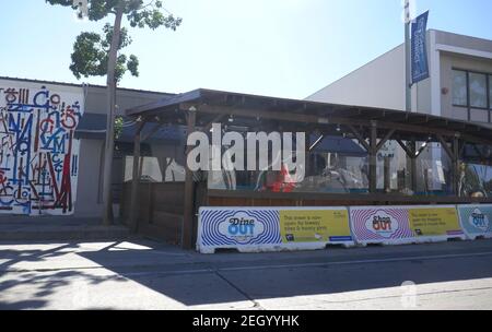 West Hollywood, California, USA 18 febbraio 2021 UNA vista generale dell'atmosfera di una cena all'aperto il 18 febbraio 2021 a West Hollywood, California, USA. Foto di Barry King/Alamy Stock foto Foto Stock