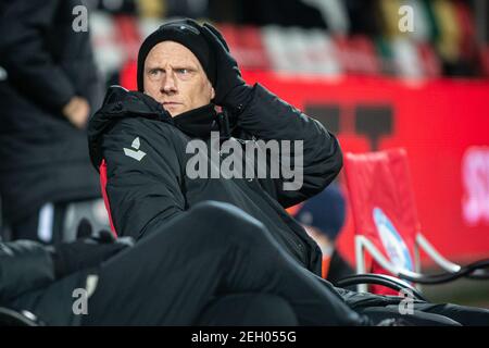 Silkeborg, Danimarca. 18 Feb 2021. Direttore dello sport Niki Zimling di Kolding SE visto durante la partita di Nordicbet Liga tra Silkeborg IF e Kolding IF al Jysk Park di Silkeborg. (Photo Credit: Gonzales Photo/Alamy Live News Foto Stock