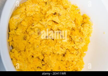 fare sbrisolna crostata Foto Stock