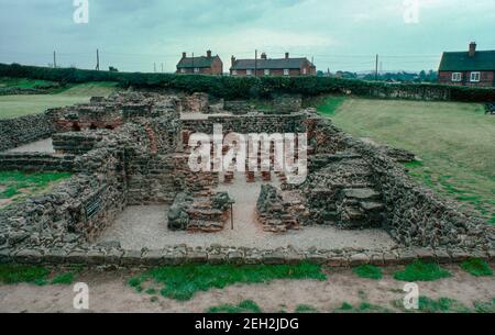 Bagni romani. Opere archeologiche in corso a Wall, insediamento romano Letocetum in Staffordshire, Inghilterra. Scansione di archivio da un vetrino. Settembre 1977. Foto Stock