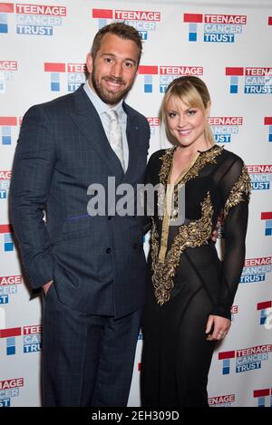 Chris Robbhaw e Camila Kerslake backstage durante la serie annuale di concerti Teenage Cancer Trust alla Royal Albert Hall di Londra. Data foto: Sabato 1 marzo 2017. Il credito fotografico dovrebbe essere: © DavidJensen Foto Stock