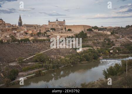 Foto della vista panoramica della città medievale di Toledo in Spagna Foto Stock