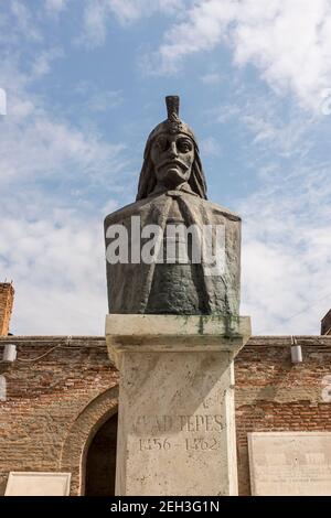 Statua di Vlad l'Impalatore, conosciuta come Vlad Țepeș in rumeno, a Bucarest, Romania Foto Stock