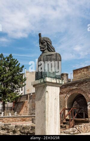 Statua di Vlad l'Impalatore, conosciuta come Vlad Țepeș in rumeno, a Bucarest, Romania Foto Stock
