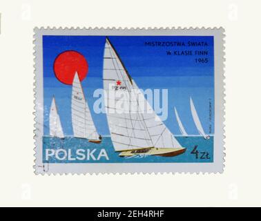 Polonia - circa 1965: Francobollo stampato in polonia mostra yacht con l'iscrizione e il nome della serie `campionati nella classe finn, 1965` Foto Stock