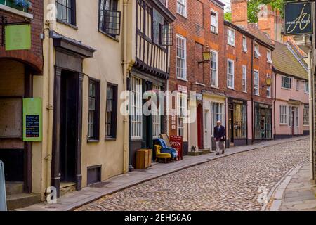 Elm Hill Norwich, vista delle strade nella zona di Elm Hill, che è lo storico quartiere medievale della città di Norwich, Inghilterra Foto Stock