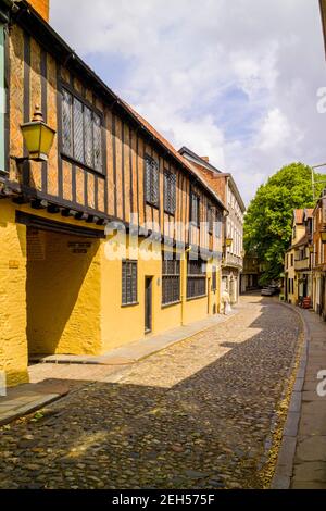 Elm Hill Norwich, vista delle strade nella zona di Elm Hill, che è lo storico quartiere medievale della città di Norwich, Inghilterra Foto Stock