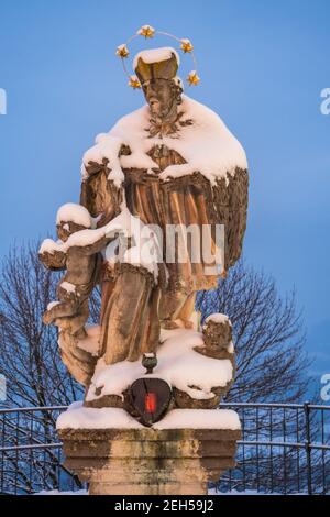 Statua di San Giovanni di Nepomuk o John Nepomucene a Sonntagberg, Mostviertel, bassa Austria, di un artista anonimo della metà del 18 ° secolo. Foto Stock