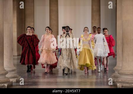 Presentazione DELLA collezione BORA AKSU AW21 per il London Fashion Week Show, Tate Britain, Londra, Regno Unito 19 febbraio 2021 Foto Stock