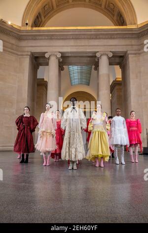 Presentazione DELLA collezione BORA AKSU AW21 per il London Fashion Week Show, Tate Britain, Londra, Regno Unito 19 febbraio 2021 Foto Stock