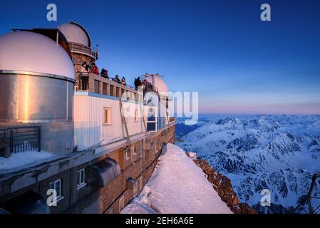 Tramonto invernale dall'osservatorio Pic du Midi de Bigorre (Midi-Pirenei, Pirenei, Francia) Foto Stock