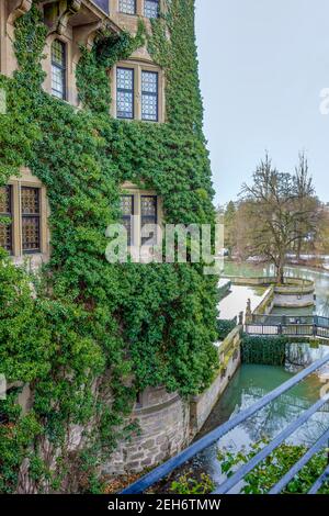 Scenario intorno al castello di Neuenstein a Hohenlohe in inverno Foto Stock