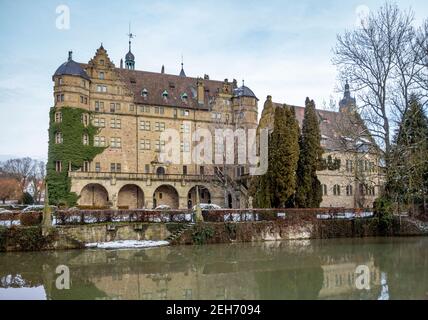 Scenario intorno al castello di Neuenstein a Hohenlohe in inverno Foto Stock