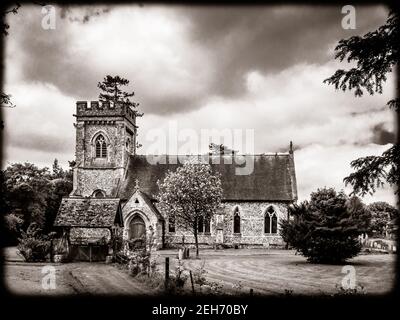 Chiesa di St Barnaba, Faccombe vicino Hungerford è stato costruito nel 1866 in stile inglese per sostituire la vecchia chiesa di St Michael a Netherton Foto Stock