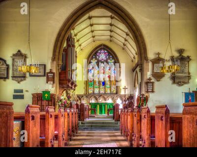 L'interno della chiesa di St Martins of Tours, East Woodhay, Hampshire. L'edificio attuale è stato costruito nel 1823 ma c'è stata una chiesa sul sito f Foto Stock