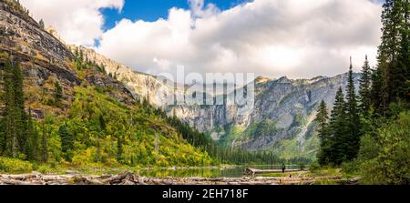 Panorama del lago di valanga nel Glacier National Park, Montana. Foto Stock