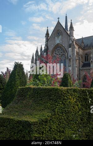 Arundel Cattedrale di nostra Signora e San Filippo Howard, visto dai Giardini del Castello di Arundel, Sussex Ovest, Inghilterra, Regno Unito Foto Stock