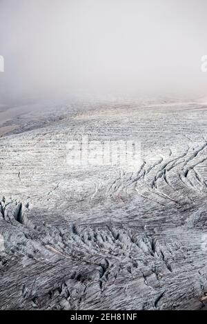 Lingua glaciale, crepacci del ghiacciaio di Schlatenkees. Gruppo di montagna Venediger. Osttirol. Alpi austriache. Europa Foto Stock