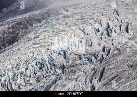 Lingua glaciale, crepacci del ghiacciaio di Schlatenkees. Gruppo di montagna Venediger. Osttirol. Alpi austriache. Europa Foto Stock