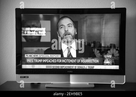 Uno screenshot televisivo del giornalista della NBC Chuck Todd che annuncia che il presidente degli Stati Uniti Donald Trump è stato impedito per la seconda volta. Foto Stock