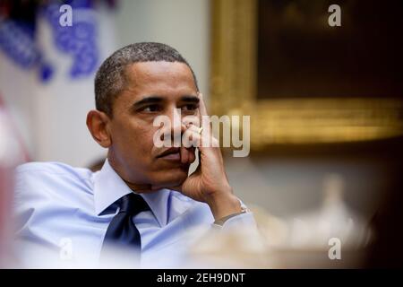 Il presidente Barack Obama riceve un briefing economico nella Sala Roosevelt della Casa Bianca, 2 settembre 2010. Foto Stock