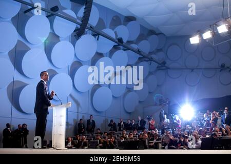 Il presidente Barack Obama fa un commento in una conferenza stampa del 4 aprile 2009, dopo il vertice NATO a Strasburgo, in Francia. Foto Stock