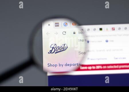 New York, Stati Uniti d'America - 15 Febbraio 2021: Sito web di boot nel browser con logo aziendale, editoriale illustrativo Foto Stock