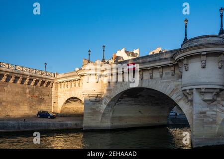 Parigi, Francia - 29 agosto 2019 : il Pont Neuf (Ponte nuovo), il ponte più antico sulla Senna di Parigi, Francia. Foto Stock