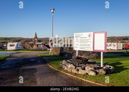 Kirkcudbright, Scozia - 28 dicembre 2020: Kirkcudbright caravan parco che domina la città, Galloway, Scozia Foto Stock