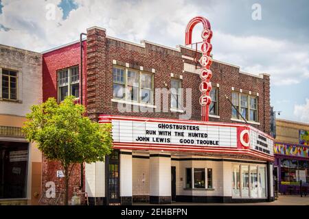 07 06 2020 Tulsa OK USA - Cinema retro Circle - il più antico Cinema aperto 1928 solo cinema no profit a Tulsa vicino Route 66 con cartello al neon Foto Stock