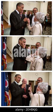 Il presidente Barack Obama e Annie Glenn, moglie dell'ex senatore John Glenn, si salutano a vicenda dopo un evento alla Ohio state University di Columbus, Ohio, 9 ottobre 2012. Foto Stock