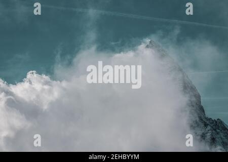 Cima del Cervino coperta di nuvole Foto Stock