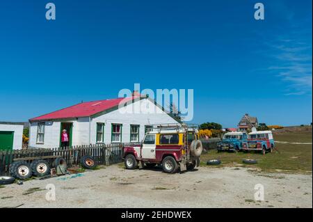 Auto Land Rover in un insediamento vicino a Cape Dolphin, Isole Falkland. Foto Stock